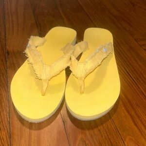 Yellow Vionic Coastal Unwind Canvas Sandals Size 7
